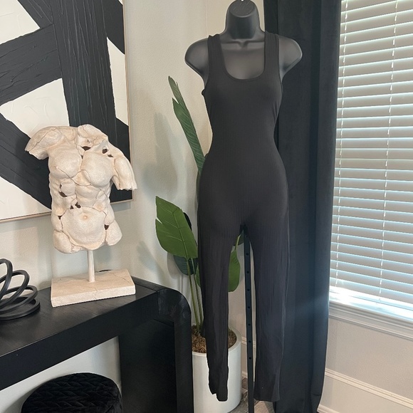 COMFY Ribbed Jumpsuit - Picture 2 of 6